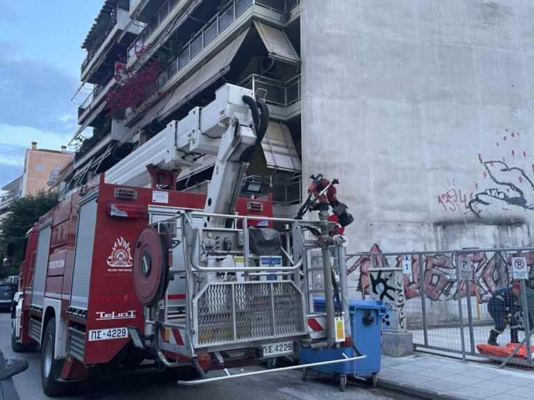 Λάρισα: Άνδρας απειλούσε να πέσει από μπαλκόνι