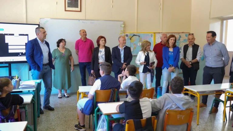 Κουρέτας: Επίσκεψη σε σχολεία Ρομά στον Δήμο Σοφάδων – Δεσμεύσεις για αναβάθμιση υποδομών