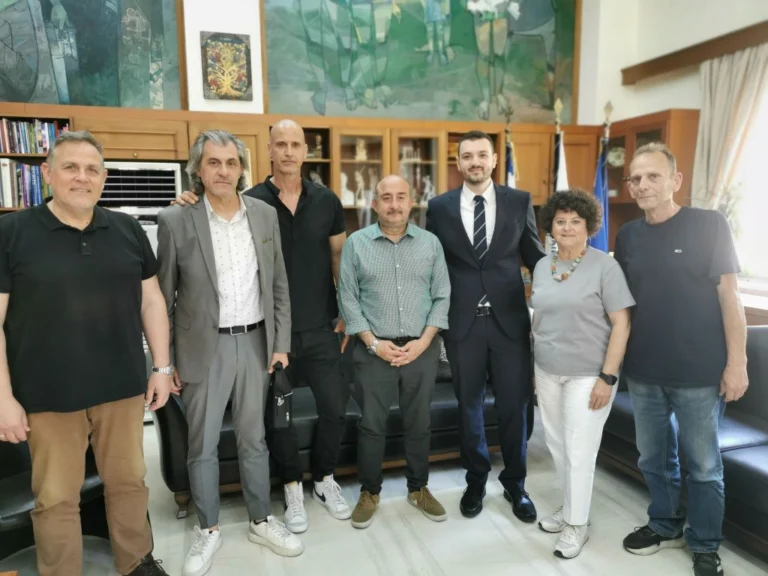 Μπάσκετ ΑΟΤ: Ο Αναστασιάδης και μέλη της διοίκησης επισκέφτηκαν τον Δήμο Τρικκαίων
