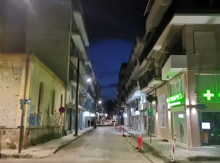 Νέος φωτισμός LED στην οδό Αθανασίου Διάκου – Παραμένουν σκοτεινές πολλές άλλες περιοχές στα Τρίκαλα