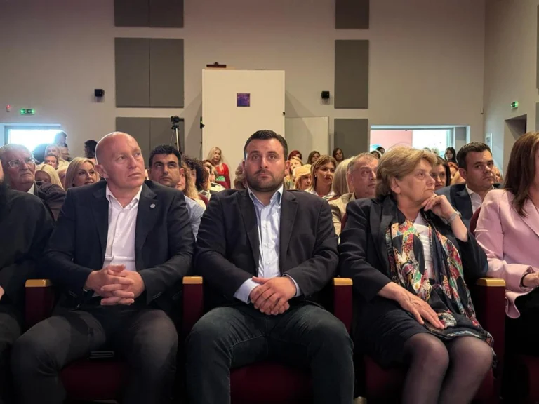 «Σπάμε τη Σιωπή» – Δυνατό μήνυμα κατά της έμφυλης βίας από τον Δήμο Μετεώρων