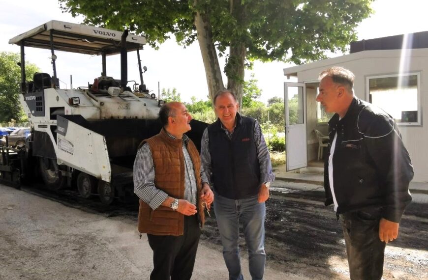 Ο Δήμαρχος Τρικκαίων Νίκος Σακκάς επιθεωρεί τις εργασίες στο αμαξοστάσιο