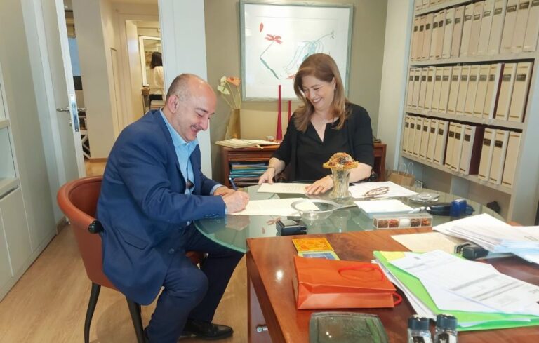 Νέο απορριμματοφόρο ανακύκλωσης απέκτησε ο ΦοΔΣΑ Θεσσαλίας – Υπογραφή από τον Νίκο Σακκά