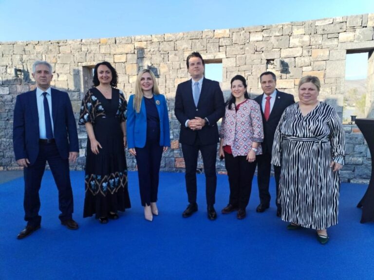 Ισχυρή στήριξη Βλαχογιάννη στην υποψηφιότητα Χάρη Θεοχάρη για τον Παγκόσμιο Οργανισμό Τουρισμού