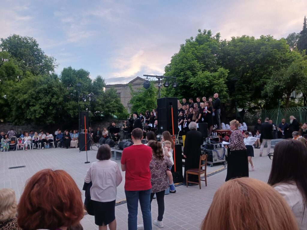 Εκδήλωση λήξης κατηχητικών σχολείων Μητροπόλεως Τρίκκης με συμμετοχή του Μητροπολίτη Χρυσοστόμου και της Αρετής Κετιμέ