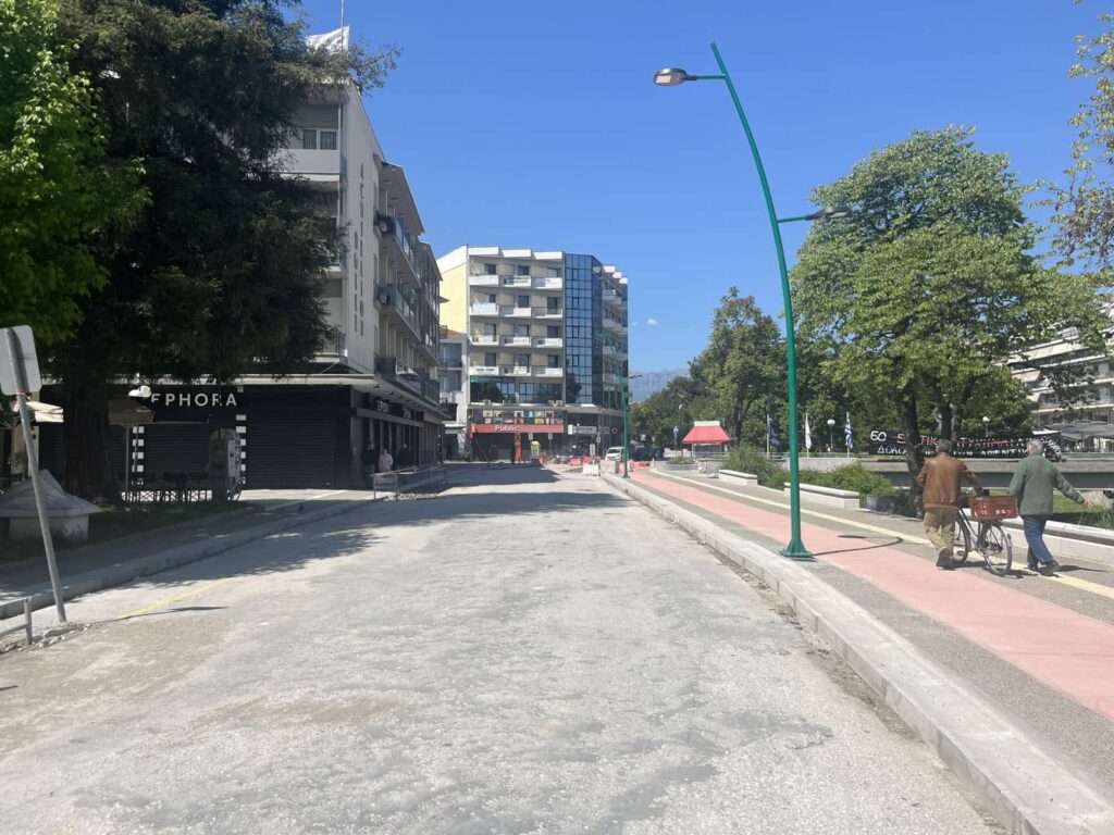 Πανοραμική εικόνα της Κανούτα με φόντο την πλατεία – υπό εξέλιξη έργα ανάπλασης