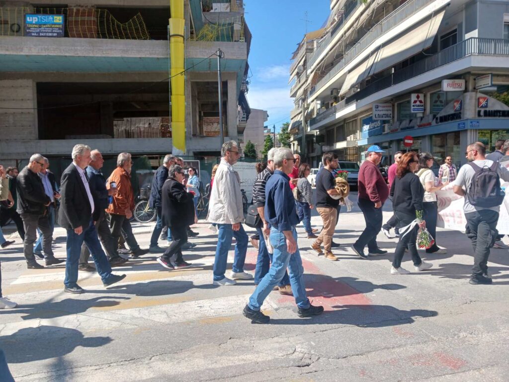 Δυναμική συγκέντρωση στο Εργατικό Κέντρο Τρικάλων