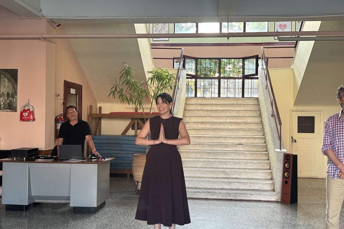 Μαρίνα Κοντοτόλη: Συγκινητική επιστροφή ως απόφοιτη στην τελετή του Εσπερινού Λυκείου Τρικάλων