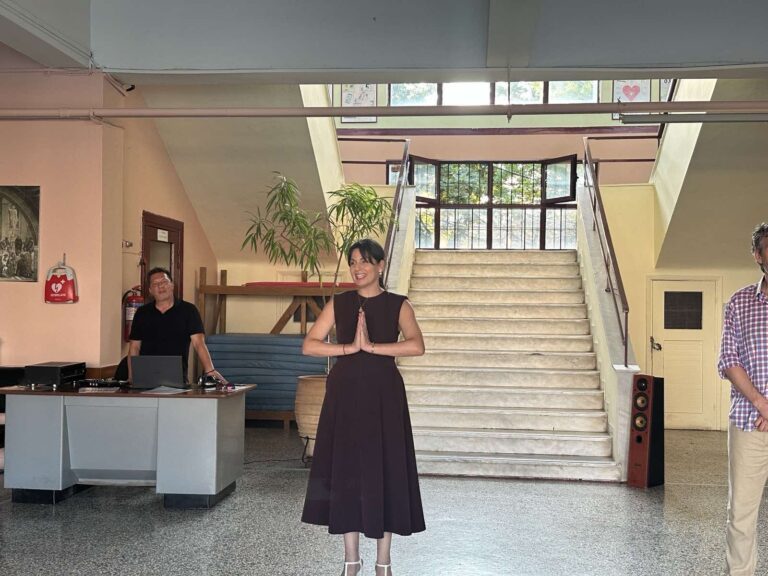 Μαρίνα Κοντοτόλη: Συγκινητική επιστροφή ως απόφοιτη στην τελετή του Εσπερινού Λυκείου Τρικάλων