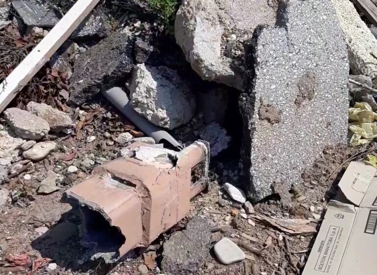 Καταγγελία για “αμίαντο-ωρολογιακή βόμβα” στο Μουζάκι: Οργή για τις αδρανείς Αρχές