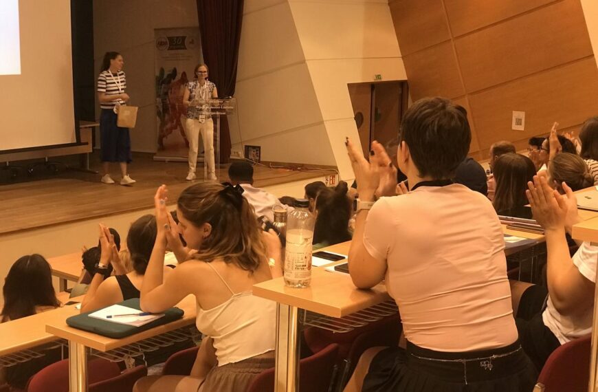 Ηγετικά μέλη του ENYSSP με καθηγητή του ΤΕΦΑΑ στο Συνέδριο Αθλητικής Ψυχολογίας 2025 στα Τρίκαλα