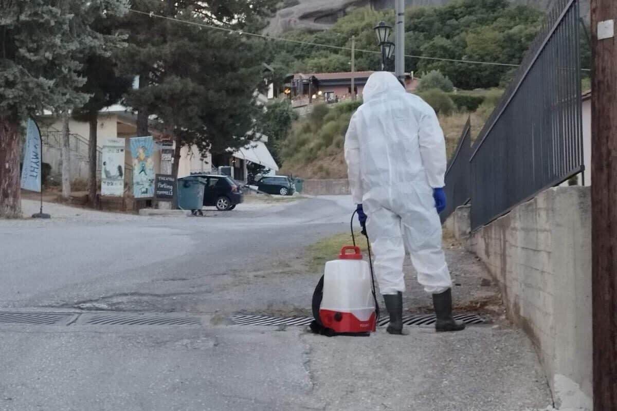 Κλειστή για απεντόμωση η παιδική χαρά επί της Αγίου Στεφάνου στα Μετέωρα
