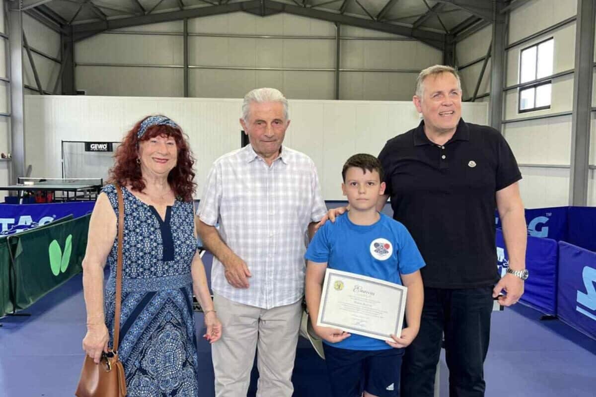 Ο Δήμος Τρικκαίων επιβράβευσε τον 11χρονο τρικαλινό βαλκανιονίκη του πινγκ πονγκ Φώτη Ζιούτο