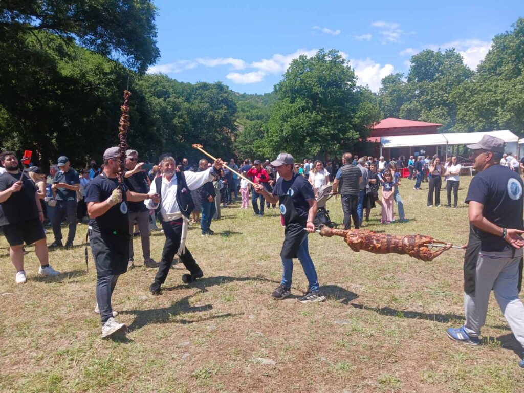 Πάνω από 2.500 επισκέπτες στη 1η Γιορτή Προβατίνας – Παρόντες και οι βουλευτές Τρικάλων