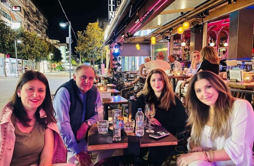 Δημαρχεύων Παζαΐτης: Από τα σκήπτρα της εξουσίας… στο café της χαλάρωσης