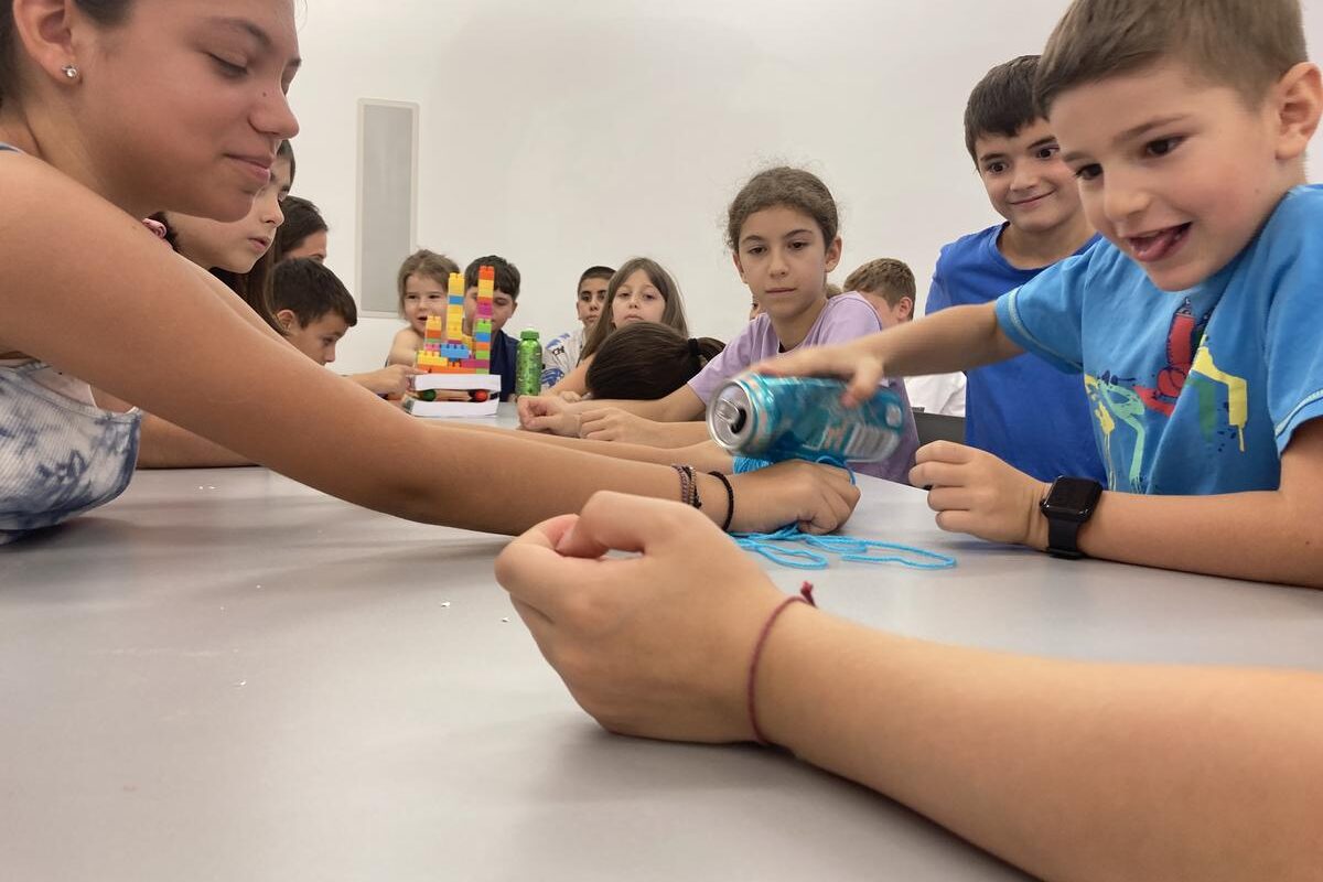 Θεοί, μύθοι και καλοκαίρι στη Βιβλιοθήκη Καλαμπάκας – Δράση «Όλα είναι θεϊκά»