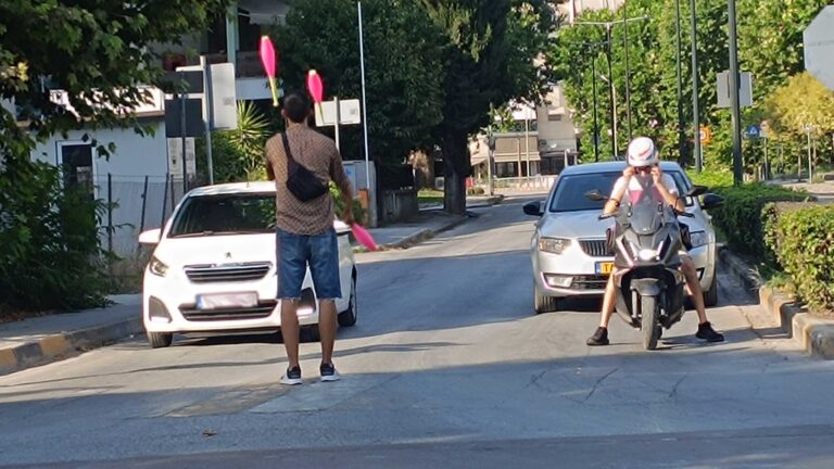 Ζογκλέρ στον Άγιο Κωνσταντίνο – και ο καύσωνας… σηκώνει τα χέρια