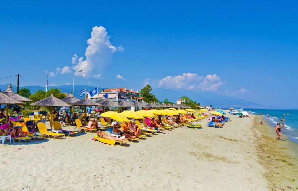 Καταγγελία για άσεμνες πράξεις νεαρού σε παραλία στη Λάρισα