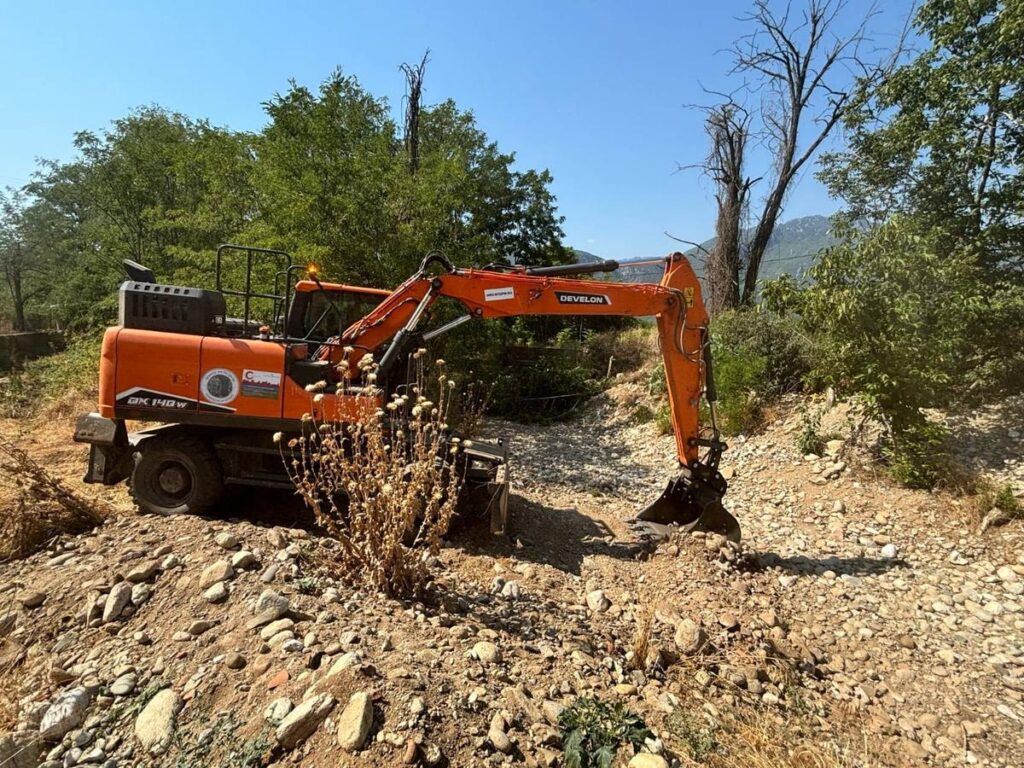 Καθαρισμός ρέματος από τον Δήμο Μετεώρων στο Καστράκι