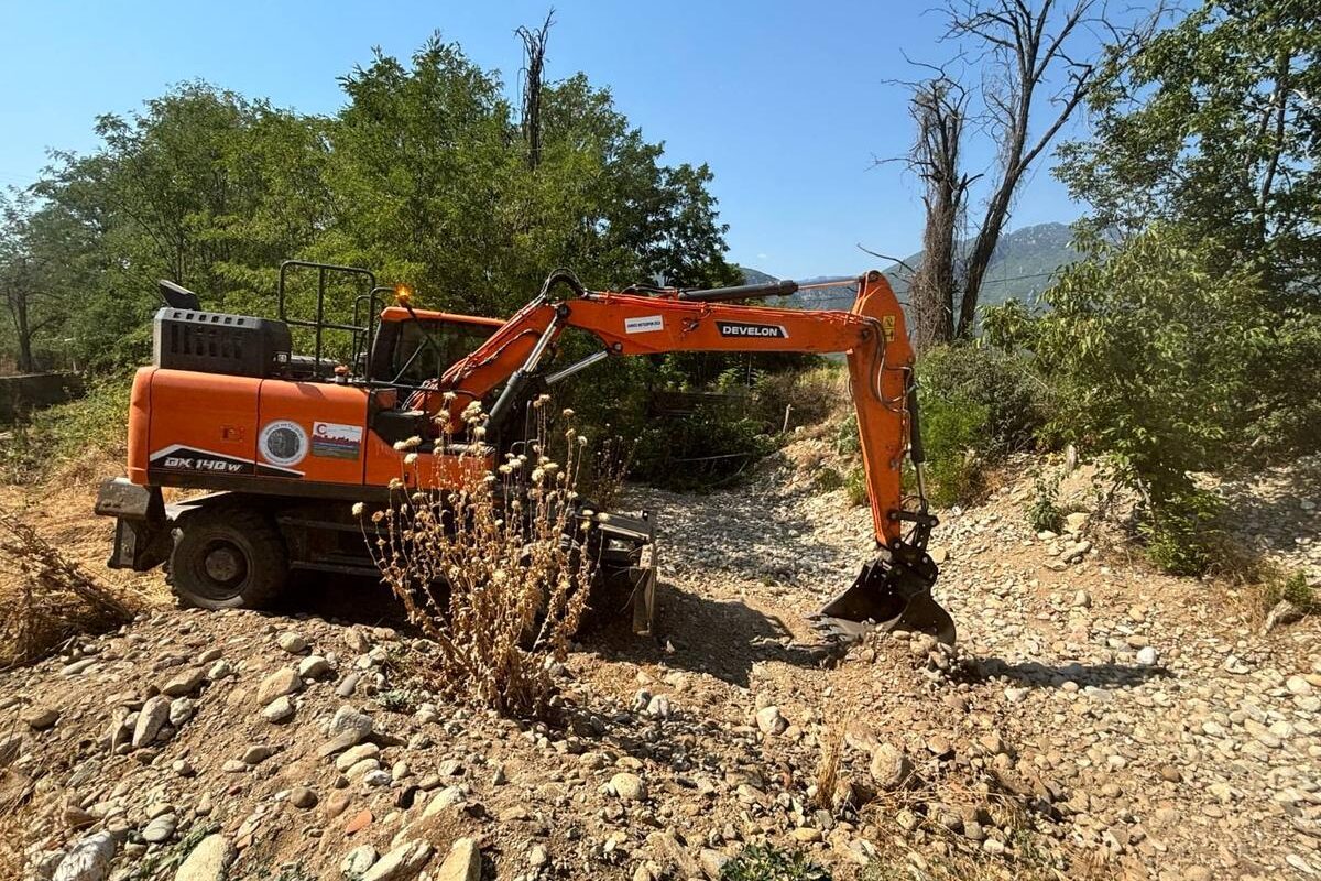 Καθαρισμός ρέματος από τον Δήμο Μετεώρων στο Καστράκι