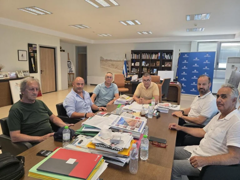 Συνάντηση Κουρέτα-Στάθη για τον αμίαντο στο Μουζάκι
