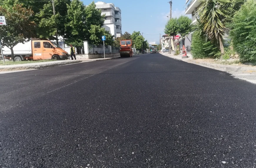 Ολοκληρώθηκε η ασφαλτόστρωση στην οδό Αρριανού στα Τρίκαλα