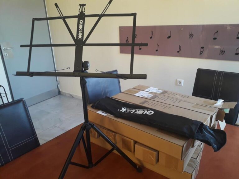 Δωρεά αναλογίων στο Μουσικό Σχολείο Τρικάλων από γονείς μαθήτριας
