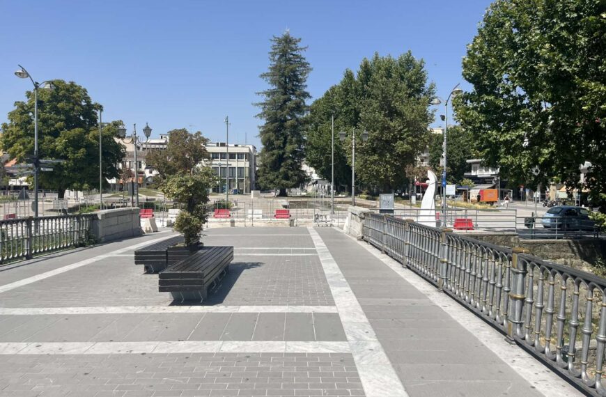 Μεσημέρι στα Τρίκαλα: Ο καύσωνας άδειασε την πόλη – 42°C ο υδράργυρος