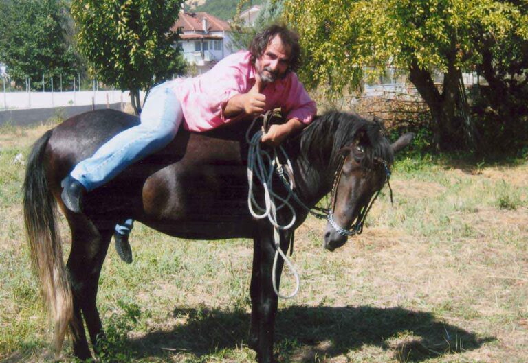 Ντίνος Μπάρδας: Το «άδειασμα» στον Μητσοτάκη και το δικό του πολιτικό αποτύπωμα