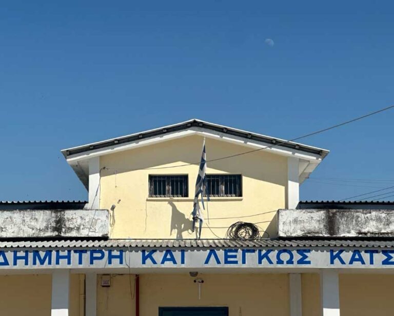 Φθαρμένη ελληνική σημαία στο Μουσείο Δημήτρη και Λέγκως Κατσικογιάννη – Νέο περιστατικό αδιαφορίας