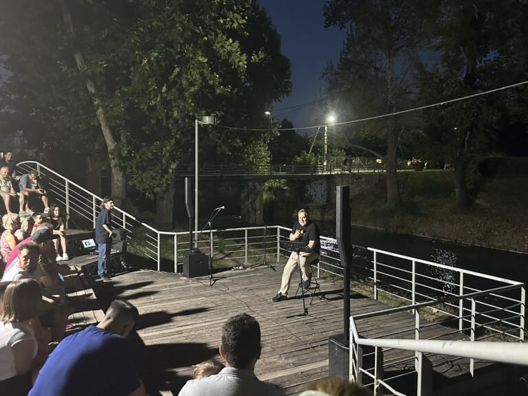 Stand Up στον Ληθαίο: Γέλιο, αέρας και… ντεμπούτο έκπληξη από Λάππα και Νταλάση!
