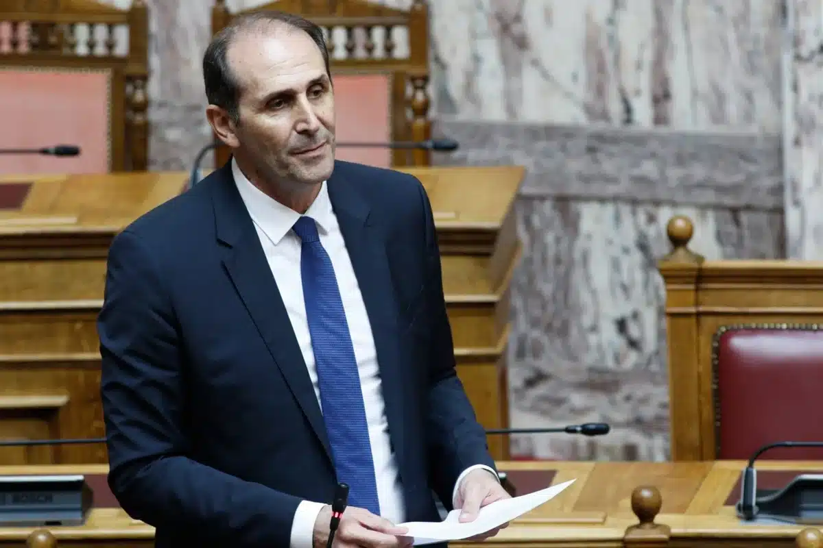Υπέστη ανακοπή καρδιάς ο γραμματέας της ΚΟ της ΝΔ Απόστολος Βεσυρόπουλος