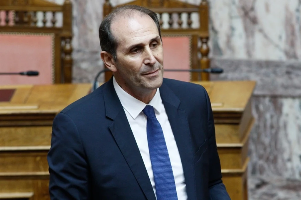 Απόστολος Βεσυρόπουλος γραμματέας ΚΟ ΝΔ — ανακοπή καρδιάς σε beach bar στη Χαλκιδική