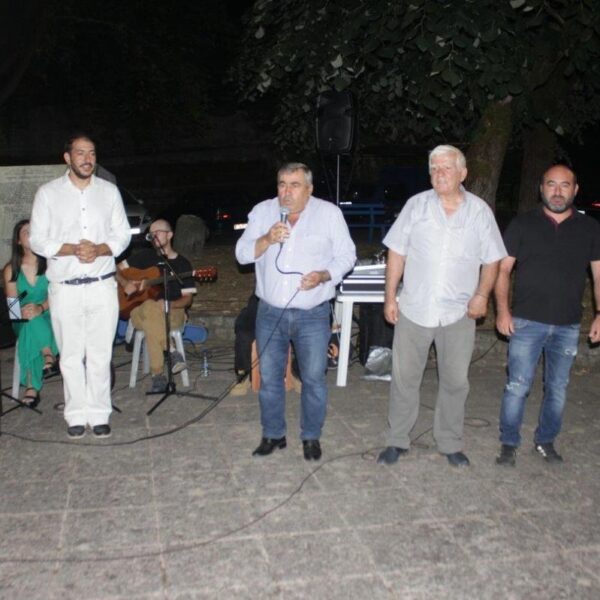 Λαϊκή βραδιά στη Φιλύρα με ζωντανή μουσική και μεγάλη συμμετοχή
