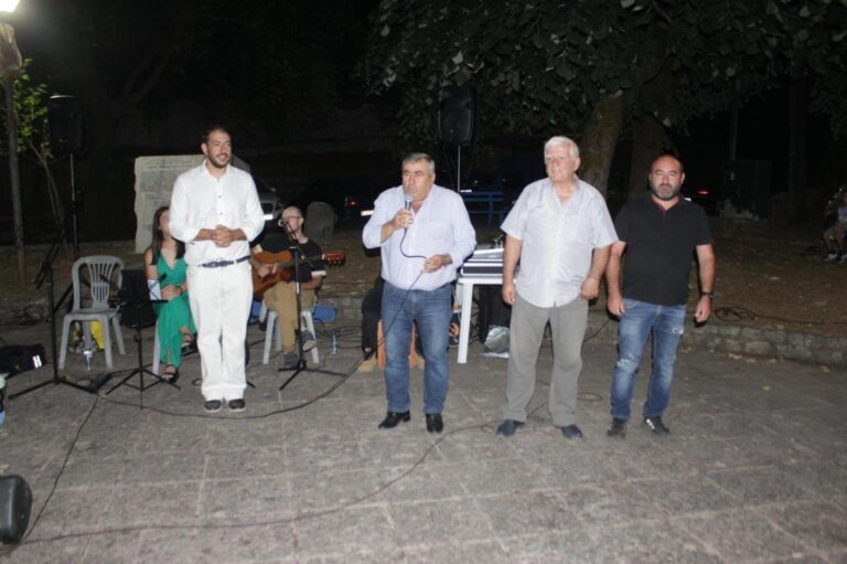 Λαϊκή βραδιά στη Φιλύρα με ζωντανή μουσική και μεγάλη συμμετοχή