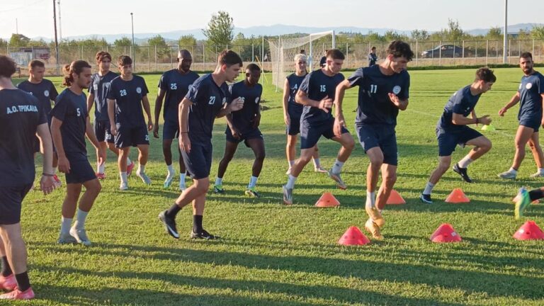 Παίκτες του ΑΟ Τρίκαλα σε φιλικό προετοιμασίας απέναντι στην Ελασσόνα