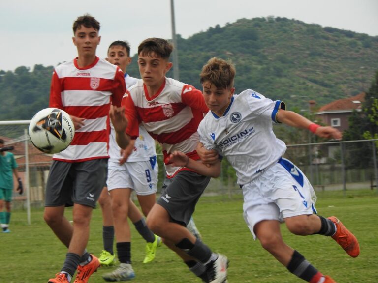 Ο Κωνσταντίνος Σαλιγκαράς με τη φανέλα της Δήμητρας Απόλλων σε αγώνα ποδοσφαίρου