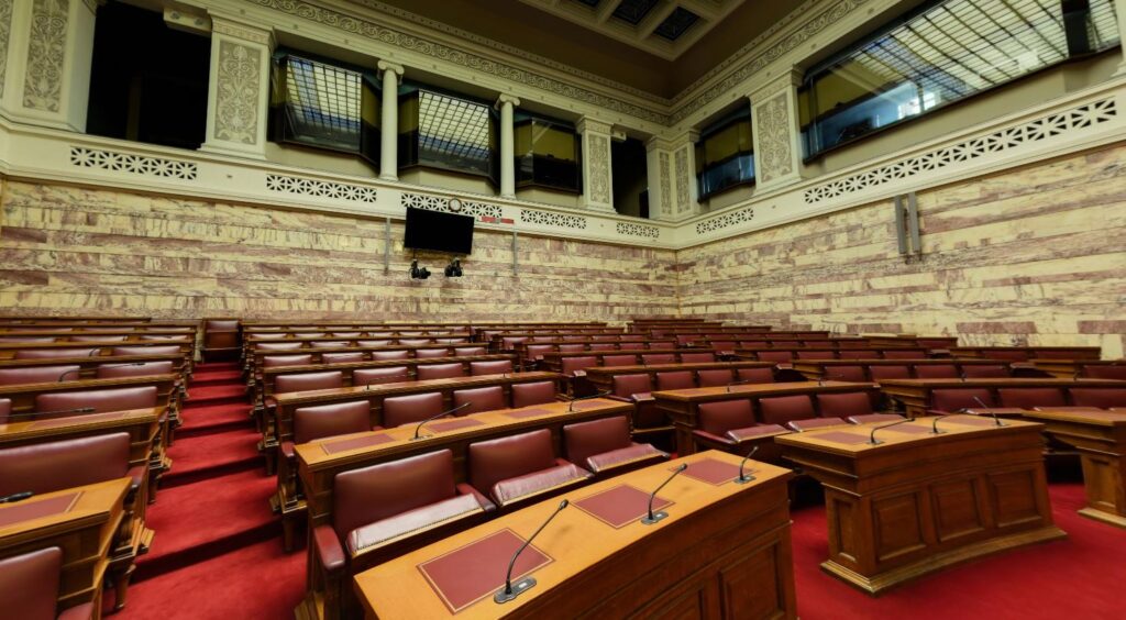 Διέλυσαν το κράτος