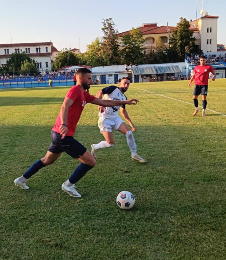 Παίκτες του ΑΟ Τρίκαλα σε φιλικό αγώνα με τη Δόξα Μασχολουρίου