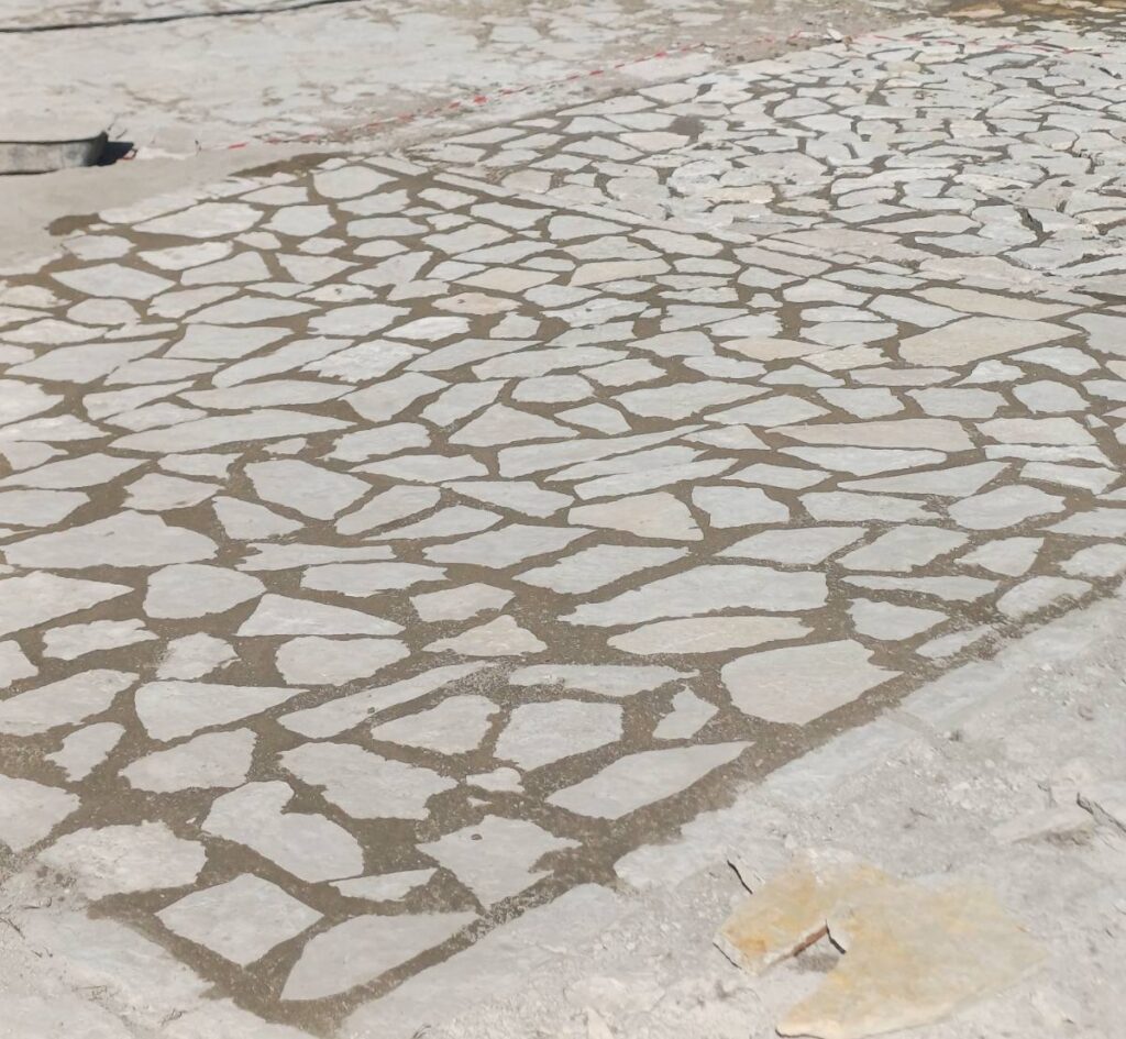 Αποκατάσταση πλακόστρωτου στην Κρανιά και νέα παιδική χαρά στα Δολιανά από τον Δήμο Μετεώρων