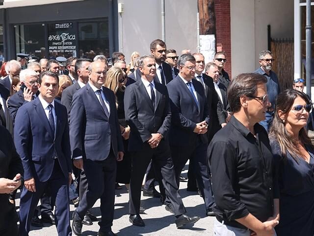 Ο Κώστας Σκρέκας τίμησε τον Απόστολο Βεσυρόπουλο