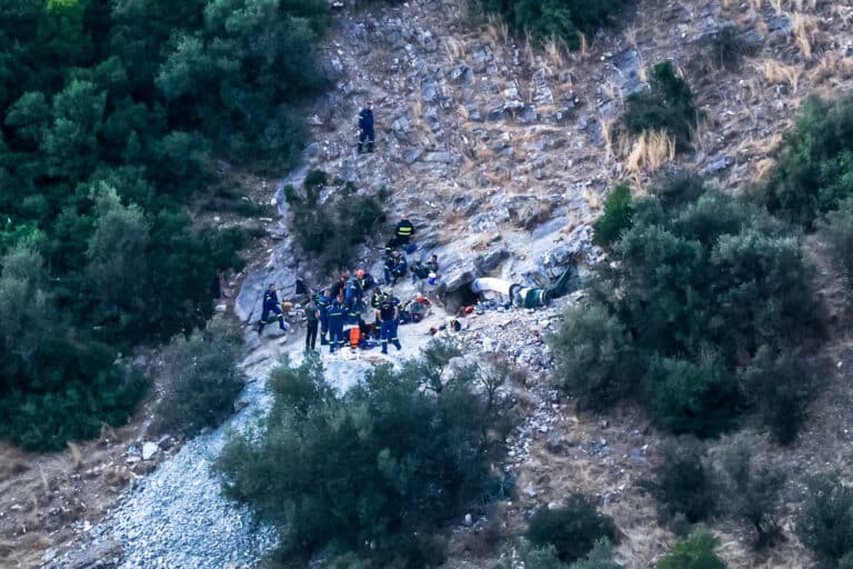Λάρισα: Αίσιο τέλος στο θρίλερ – Απεγκλωβίστηκε ζωντανός ο 53χρονος από το σπήλαιο
