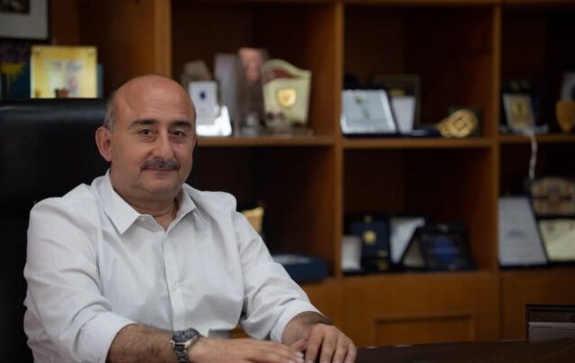 Σακκάς προς Βρούτση: Στήριξη για αδειοδότηση γηπέδων