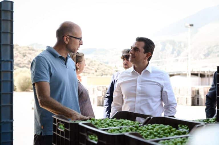 Κώστας Σκρέκας με στελέχη της ΔΕΕΠ Φωκίδας στην Άμφισσα