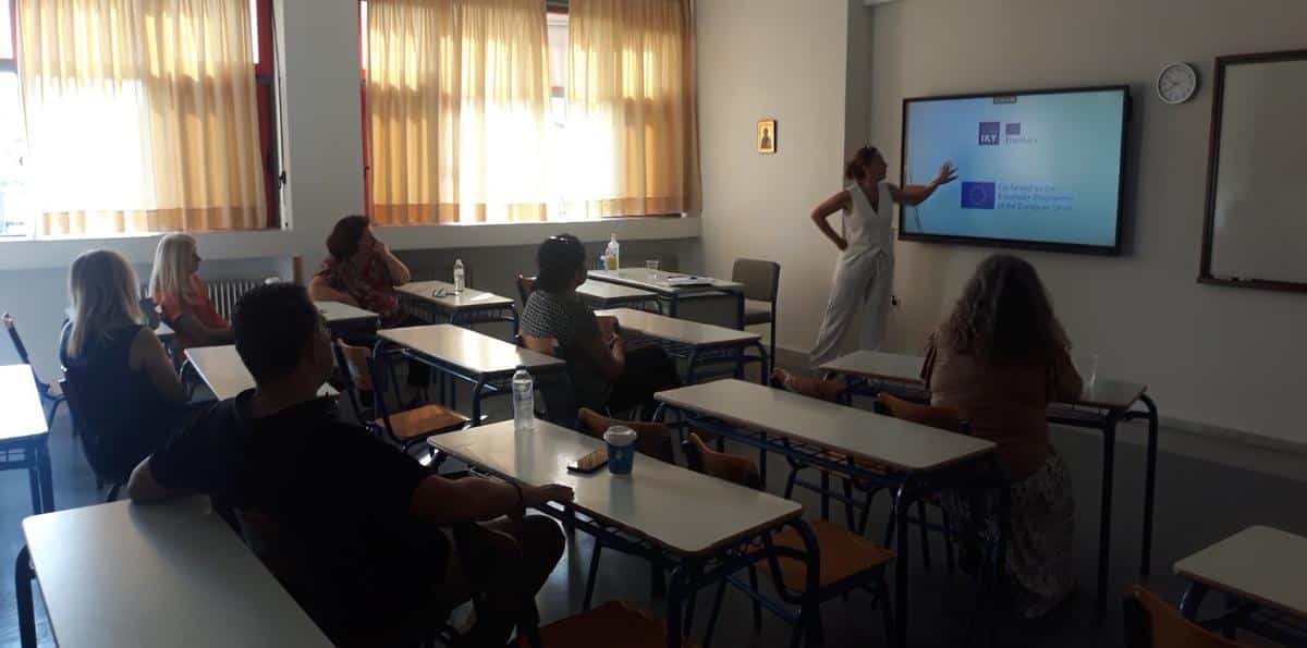 Ενδοσχολική επιμόρφωση για το Erasmus+ «In search of a school without borders» στο [όνομα σχολείου]
