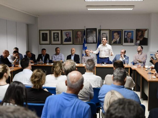 Τον Νίκο Δένδια υποδέχθηκε στη Θεσσαλονίκη ο Κώστας Σκρέκας