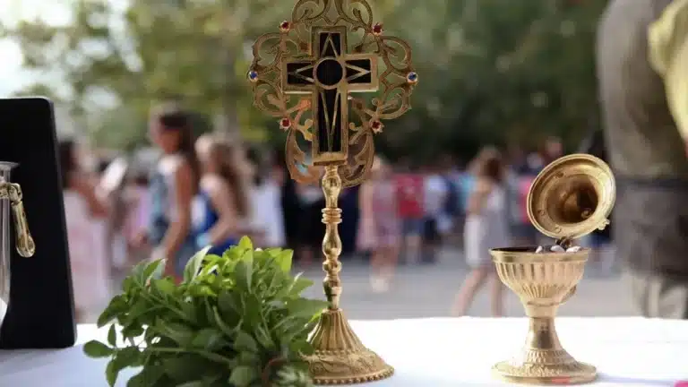 Αγιασμός στο 5ο Γυμνάσιο και 5ο Λύκειο Τρικάλων