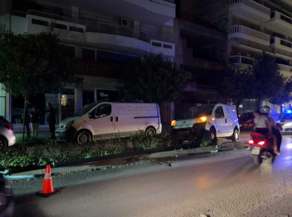 Ατύχημα στην οδό Λαρίσης – όχημα ανέβηκε στη νησίδα, τραυματίας πεζός
