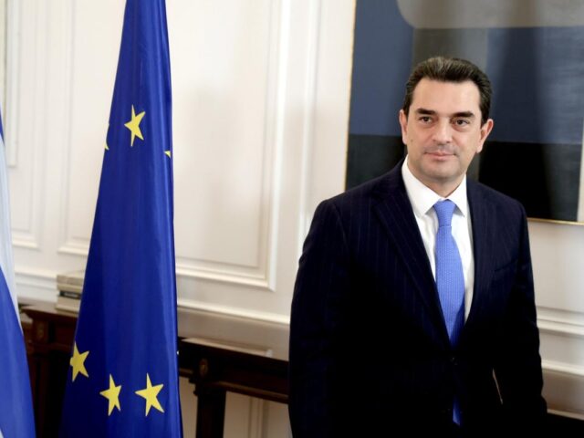 Σκρέκας «Οικογένειες και νέοι ωφελούνται από τα μέτρα»