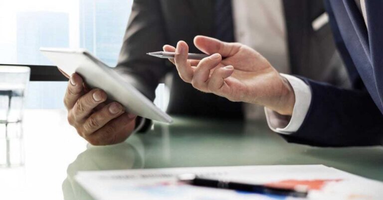 Υποχρεωτική από σήμερα η ηλεκτρονική τιμολόγηση στις συμβάσεις του Δημοσίου – Διαθέσιμη η εφαρμογή Timologio B2G